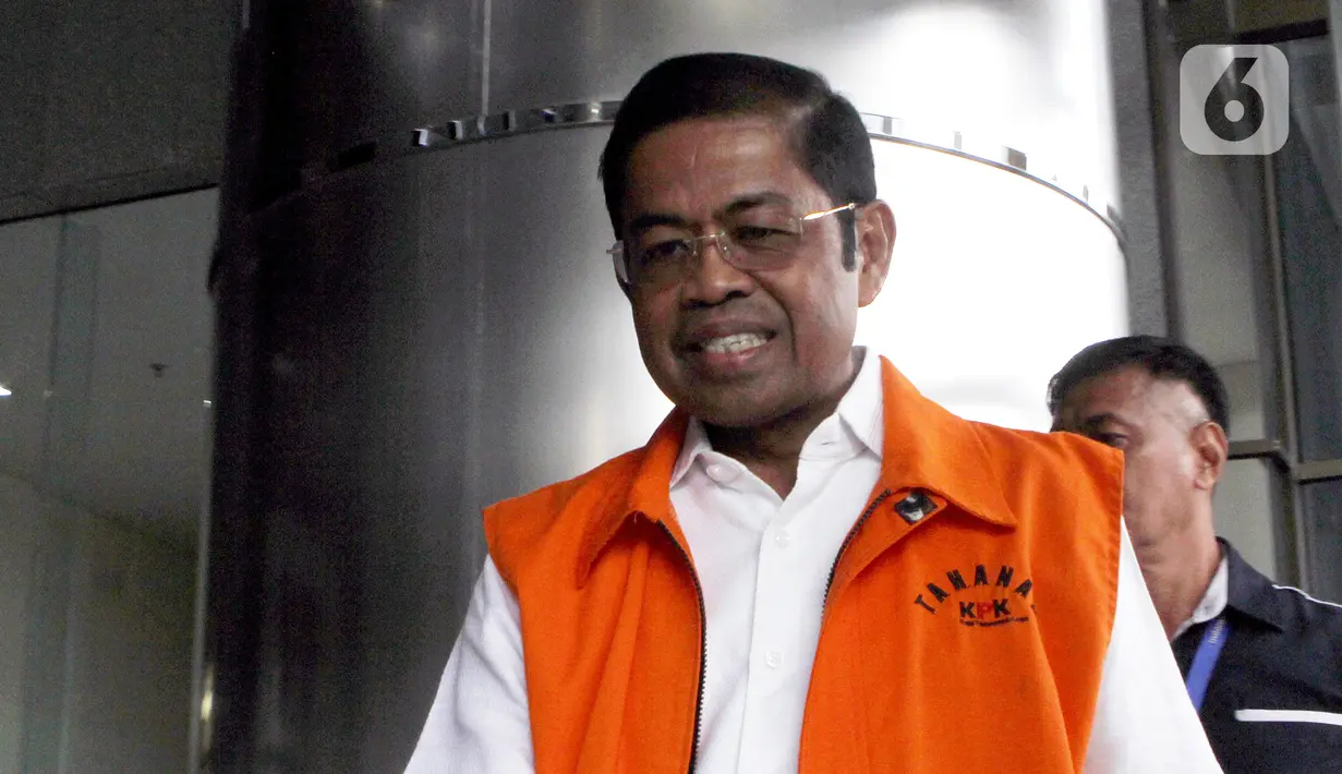 Mantan Menteri Sosial, Idrus Marham tiba untuk pemeriksaan di gedung KPK, Jakarta pada 8 November 2018. Idrus Marham ditetapkan sebagai tersangka suap proyek PLTU Riau-1 saat menjabat mensos pada kabinet pemerintahan Jokowi-JK dan ditahan KPK di 31 Agustus 2018 silam. (Liputan6.com/Herman Zakharia)
