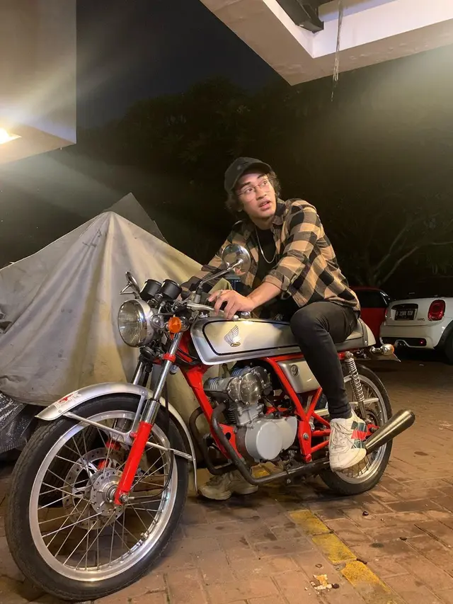 7 Potret Abidzar Al Ghifari di Atas Motor, Sempat Bikin Deg-Degan Umi Pipik