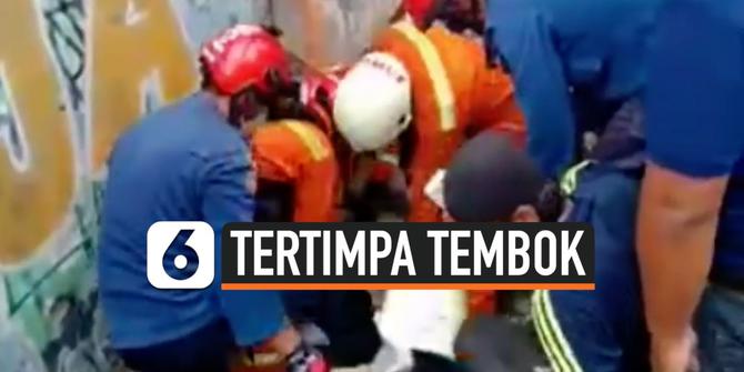 VIDEO: Rekaman Evakuasi Pekerja Bangunan Tewas Tertimpa Tembok Rubuh