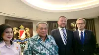 Kamar Dagang dan Industri (Kadin) Indonesia dan Estonia menandatangani kerja sama di bidang siber (IT), makanan dan minuman serta pariwisata, pada Selasa (22/4/2025). (Tasha/Liputan6.com)