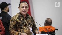 Ketua Komisi Pemberantasan Korupsi (KPK) Firli Bahuri memberikan keterangan saat rilis kasus dugaan korupsi Gubernur Papua Lukas Enembe di Paviliun Kartika, Rumah Sakit Pusat Angkatan Darat (RSPAD) Gatot Subroto, Jakarta, Selasa (10/1/2023). Lukas Enembe dihadirkan KPK saat rilis terkait kasus dugaan korupsi pemberian gratifikasi proyek infrastruktur di Provinsi Papua. (Liputan6.com/Faizal Fanani)