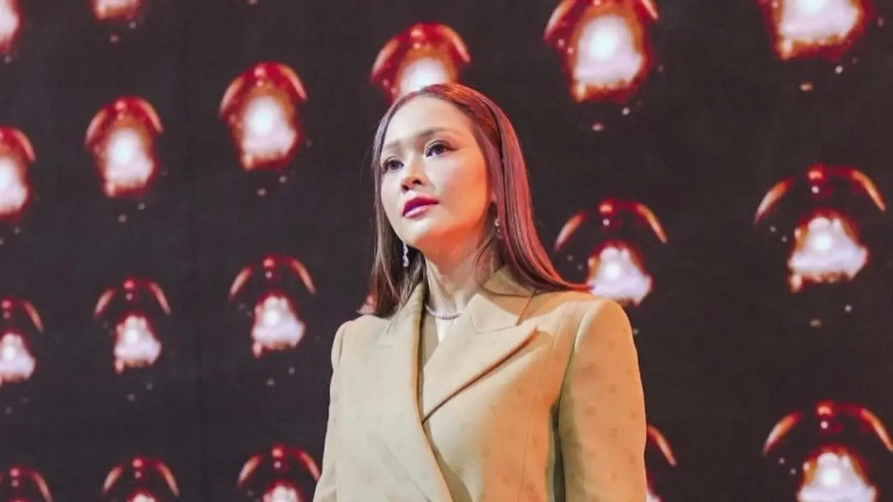 5 Potret Maia Estianty saat Jadi Juri X Factor, Disebut Mirip Anya Geraldine