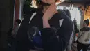 Totalitas memerankan sosok Nami benar-benar dilakukan oleh Emily Rudd. Emily memangkas rambutnya hingga sebahu agar mirip dengan penampilan Nami One Piece sebelum time skip. Tak heran, di foto Emily Rudd ini banjir like dan komentar dari netizen yang terkesima dengan penampilannya. (Liputan6.com/IG/@emilysteaparty)