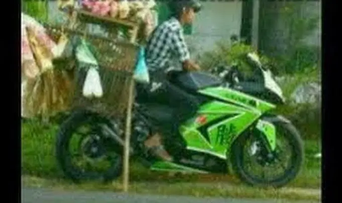 10 Potret Pedagang Sayur Keliling Jualan Naik Motor Sport Tampil Keren