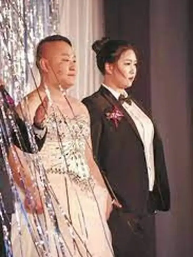 10 Outfit Nyeleneh Mempelai Pria di Hari Pernikahan, Enggak Cocok dengan Pasangan