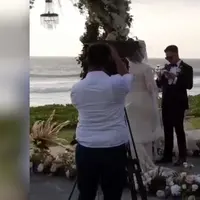 Intip kemeriahan konsep pernikahan Derby-Claudia yang unik dan nyentrik.