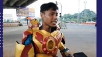 Pria Pakai Kostum 'Iron Man' Menyelematkan Korban Kecelakan di Cibubur. Instagram/bekasi_24_jam©2022 Merdeka.com