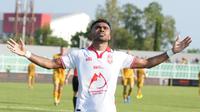 Ekspresi pemain Malut United, Yakob Sayuri, saat laga melawan Bhayangkara Presisi Lampung FC pada lanjutan BRI Super League 2025/2025, di Stadion Sumpah Pemuda, Kamis (25/9/2025). (Malut United)