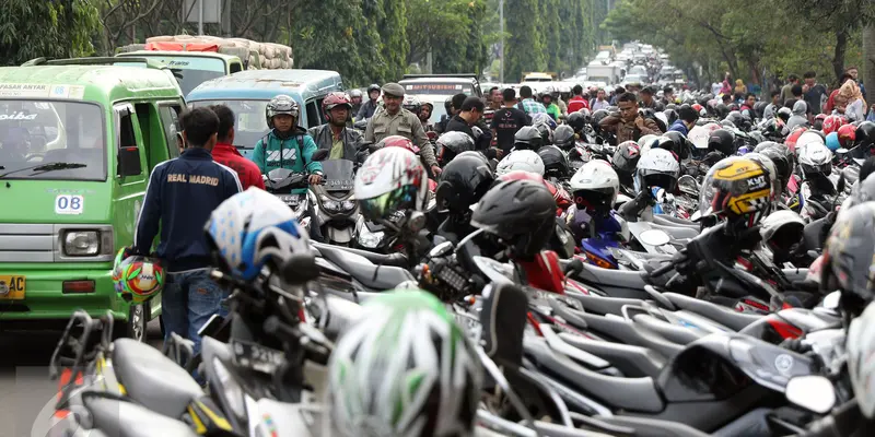 20161213-Calon Suporter Antre Tiket, Jalan Tegar Beriman Macet-Bogor