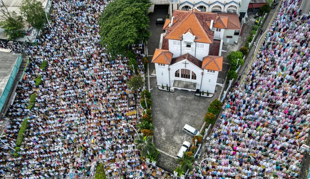 Sebelumnya, Pemerintah Indonesia menetapkan 1 Syawal 1446 Hijriah atau Hari Raya Idul Fitri jatuh pada Senin, 31 Maret 2025. (BAY ISMOYO/AFP)