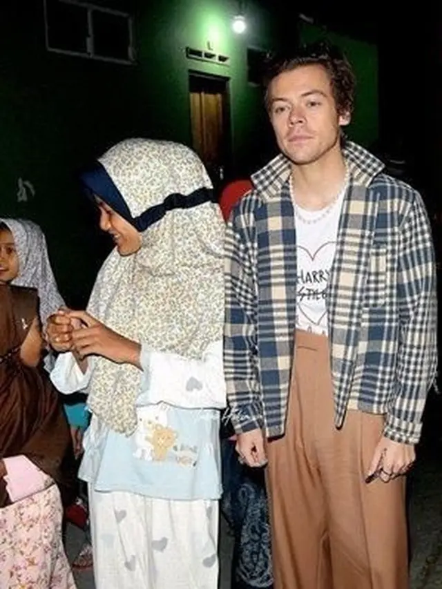 6 Editan Foto Zayn Malik dan Harry Styles yang Paling Kocak, Bikin Senyum