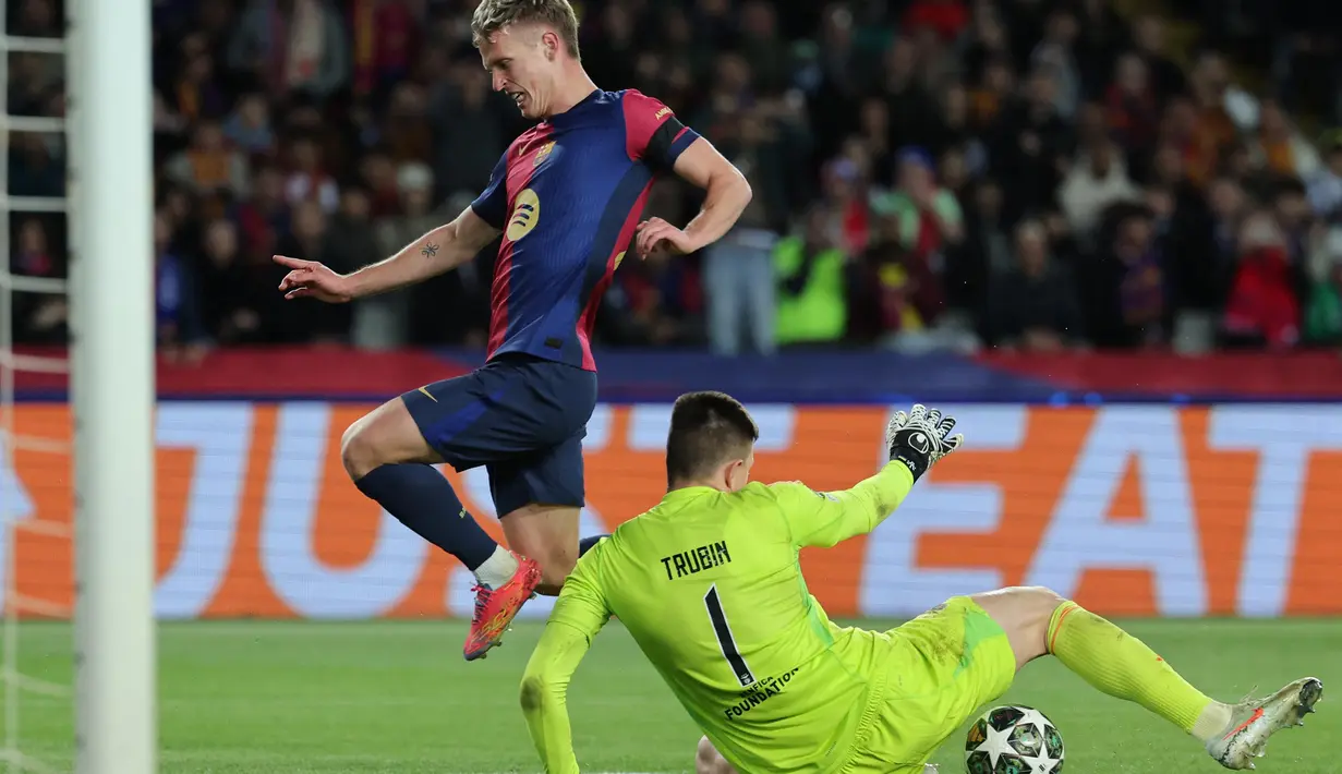 Di babak kedua, Barcelona dan Benfica tetap bermain terbuka dan saling serang. Namun, hingga akhir pertandingan, tidak ada lagi gol yang tercipta dari kedua tim. (LLUIS GENE/AFP)