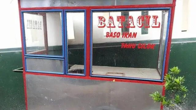 7 Tulisan di Gerobak Jualan Ini Bikin Mikir Dua Kali