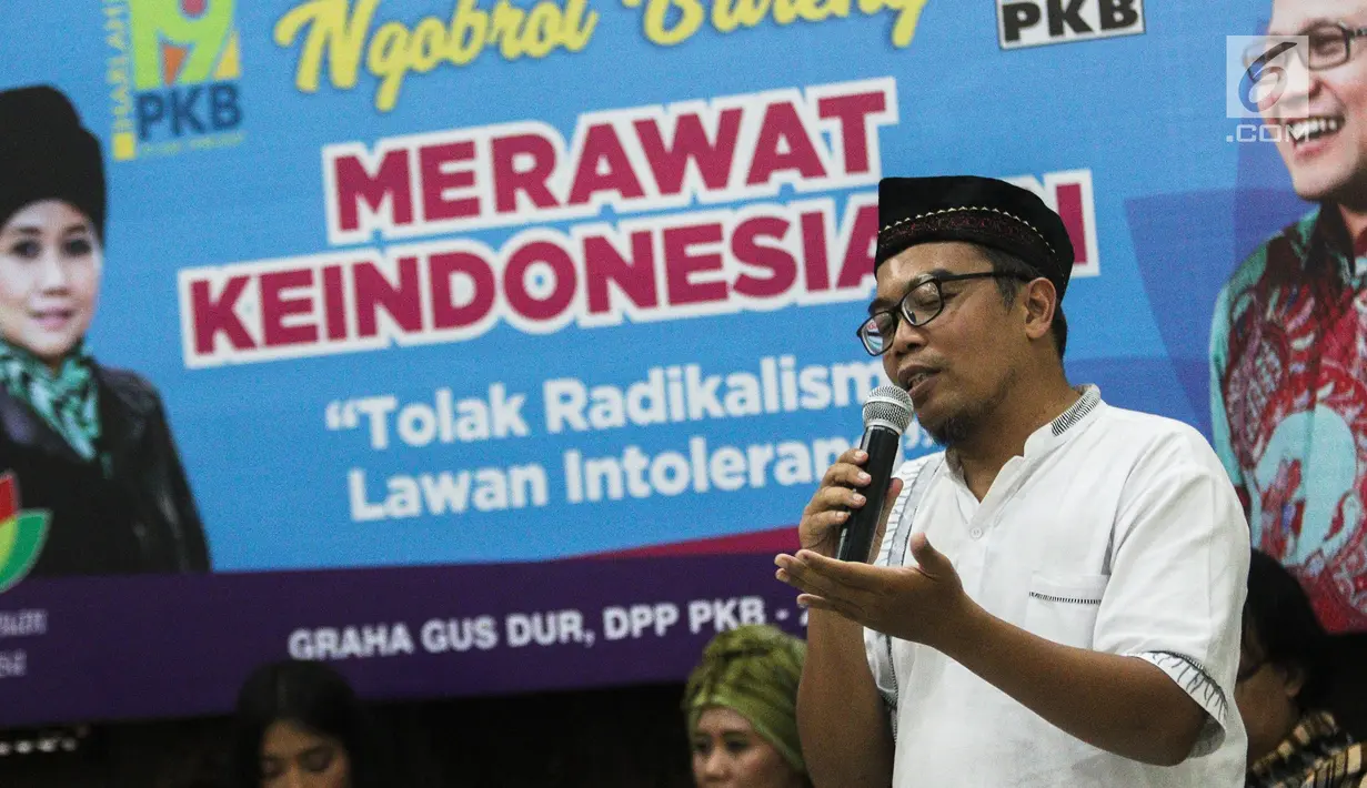 Mantan terpidana teroris Kurnia Widodo memberi penjelasan terkait teroris dalam diskusi di DPP PKB, Jakarta, Minggu (23/7). Diskusi bertemakan "Merawat Keindonesiaan Tolak Radikalisme, Lawan Intoleransi". (Liputan6.com/Faizal Fanani)