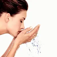 Ilustrasi cuci muka. (via: gulzar.in)