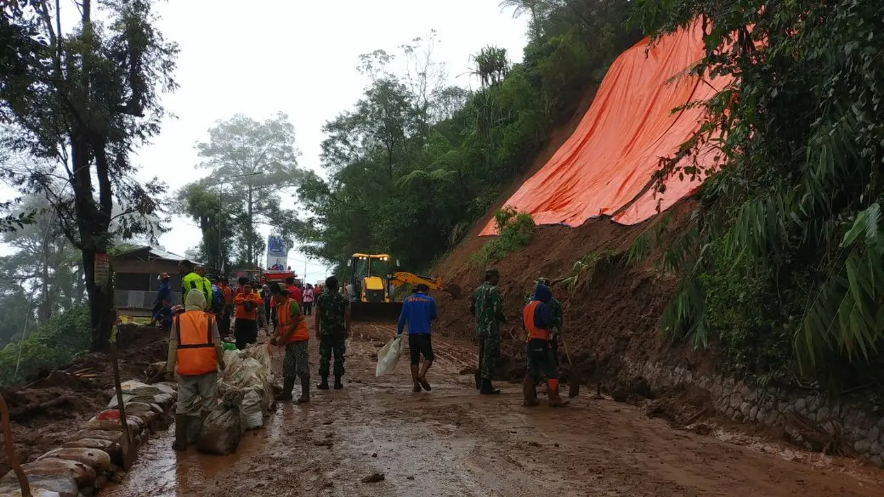 Lokasi longsor di kawasan puncak, Bogor, Jawa Barat (Liputan6.com/Achmad Sudarno)