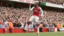 Pemain anyar Arsenal, Alexandre Lacazette menyumbangkan satu gol saat timnya menang atas Bournemouth pada lanjutan Premier League di Emirates Stadium, London, (9/9/2017). Arsenal menang 3-0. (AFP/ Ian Kington)