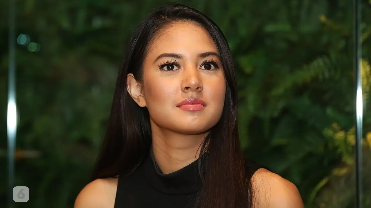 [Bintang] Aurelie Moeremans