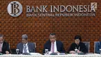 Gubernur Bank Indonesia (BI) Perry Warjiyo (tengah) dan jajaran Dewan Gubernur memberi keterangan kepada media di Jakarta, Kamis (22/8/2019). Rapat Dewan Gubernur (RDG) BI memutuskan untuk menurunkan BI 7-day Reverse Repo Rate sebesar 25 basis poin menjadi 5,50 persen. (Liputan6.com/Angga Yuniar)