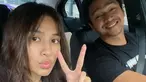 Lewat foto ini Mikha tambayong justru terlihat berantakan. Terlebih rambut panjangnya yang sama sekali tak tertata dengan rapi. Momen kebersamaan dengan Deva Mahenra ini seketika mencuri perhatian netizen yang menyebutnya kelelahan usai malam pertama. (Liputan6.com/IG/miktambayong)