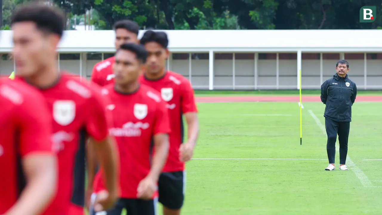 Foto: Indra Sjafri Matangkan Taktik Skuad Timnas Indonesia U-22 Jelang Hadapi Mali di Laga Uji Coba