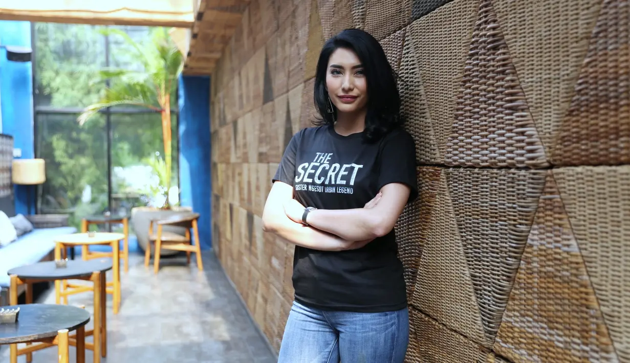 Tyas Mirasih kembali disibukkan dengan syuting film terbarunya, The Secreet: Suster Ngesot Urban Legend. Film horor yang diproduksi mantannya, Raffi Ahmad. (Nurwahyunan/Bintang.com)