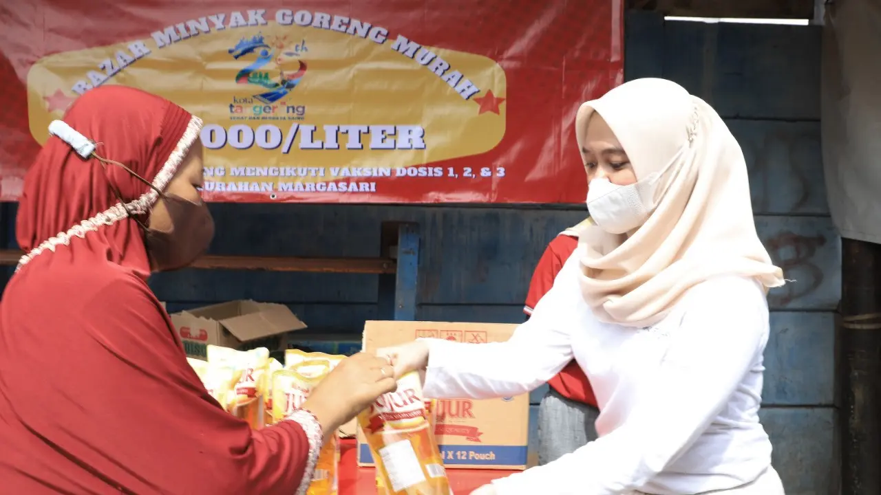 Tarik Minat Vaksinasi Booster, Warga Bisa Tebus Minyak Goreng Murah di Tangerang