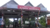 Pantai Parangtritis, Yogyakarta mulai diserbu oleh wisatawan. 