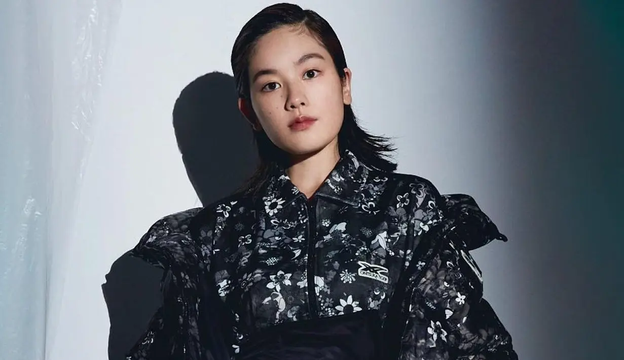 Dua konsep yang sangat berbeda; "vintageXart" dan "analogXdigital" diaplikasikan pada item tracksuits klsik, down jackets, sepatu, dan tas. Foto: Document/Onitsuka Tiger.