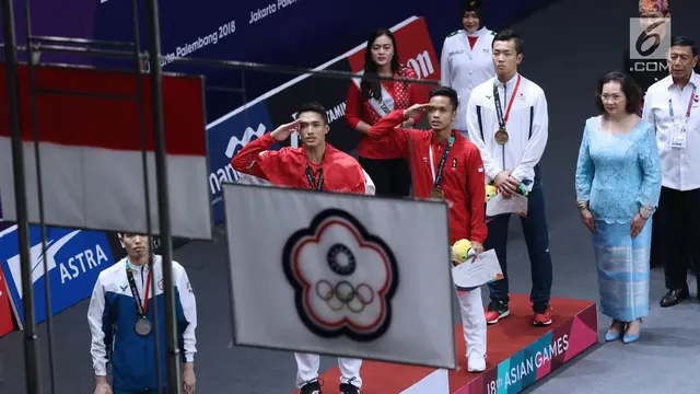 Momen Jonatan Christie Gigit Medali Emas Asian Games