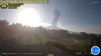 Gunung Ibu di Pulau Halmahera, Maluku Utara, kembali erupsi pada Kamis pagi (2/5/2024), pukul 07.24 WIT. (Liputan6.com/ Dok PVMBG)