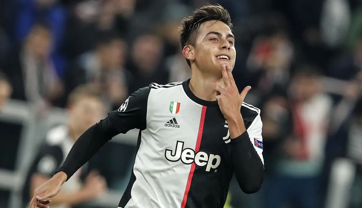 Penyerang Juventus, Paulo Dybala berselebrasi usai mencetak gol ke gawang Atletico Madrid pada pertandingan Grup D Liga Champions di stadion Allianz di Turin, Italia (26/11/2019). Juventus menang tipis atas Atletico Madrid 1-0. (AP Photo/Antonio Calanni)