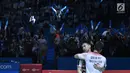 Ganda putra Indonesia, Kevin Sanjaya Sukomuljo/Marcus F Gideon berpelukan usai mengalahkan Takuto Inoue/Yuki Kaneko (Jepang) di Final Indonesia Open 2018, Istora GBK, Minggu (8/7). Kevin/Marcus unggul 21-13, 21-16. (Liputan6.com/Helmi Fithriansyah)