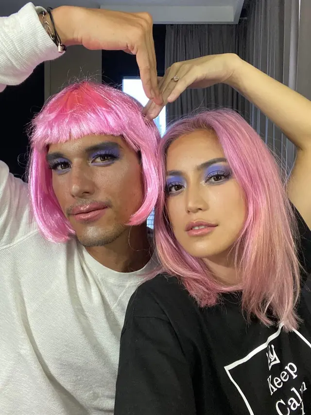 Gaya Jessica Iskandar Dengan Rambut Warna Pink. (Sumber: Instagram/inijedar)