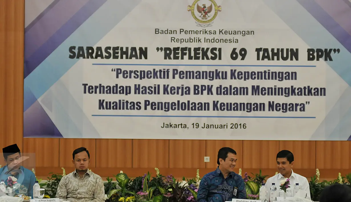 (Ki-ka) Wakil Ketua DPR Fahri Hamzah, Walikota Bogor Bima Arya, Kaditama Reubang BPK RI Bachtiar Arif dan Menpan Yuddy Chrisnandi saat acara sarasehan Refleksi 69 Tahun BPK di Gedung BPK RI, Jakarta, Selasa (19/1). (Liputan6.com/Johan Tallo)