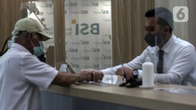 FOTO: Pelayanan Bank Syariah Indonesia Usai Diresmikan Jokowi