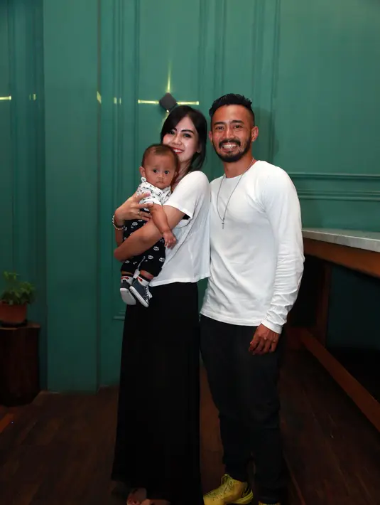 "Ya, banyak hikmah yang bisa saya ambil. Yang pasti, kejadian kemarin menjadi pelajaran yang sangat bagus. Kami bisa mengubah hal negatif menjadi positif," ujar Yama Carlos di kawasan SCBD, Jakarta Selatan, Selasa (26/9/2017). (Nurwahyunan/Bintang.com)