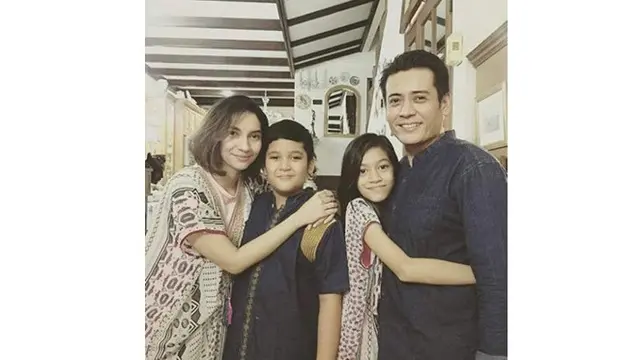 6 Potret Anak Sulung Teuku Ryan dan Vira Yuniar yang Mulai Beranjak Dewasa