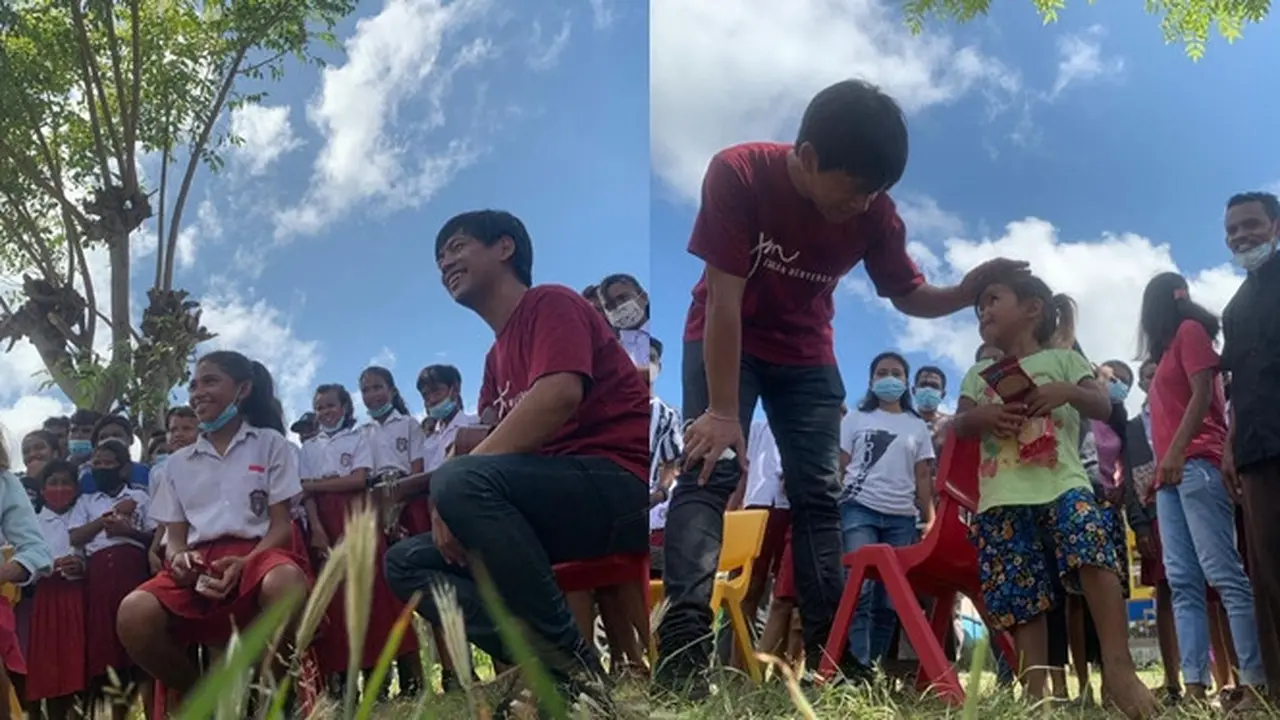 6 Potret Rian d’Masiv Salurkan Bantuan ke Anak-anak Korban Bencana NTT, Tuai Pujian