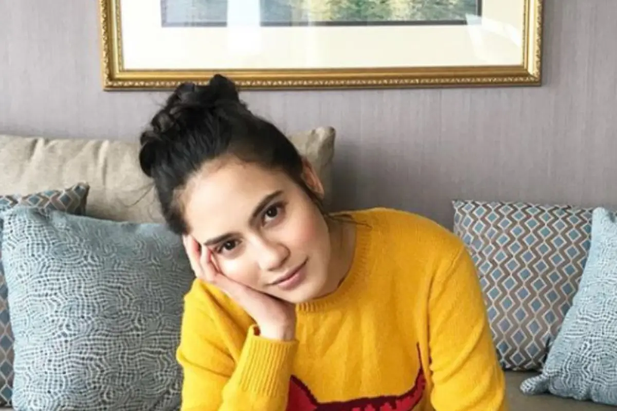 Lebih Suka Mana, Pevita Pearce dengan Rambut Lurus atau Ikal?