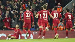 Berlaga dihadapan pendukungnya sendiri klub besutan Jurgen Klopp itu sukses meraih kemenangan dengan skor meyakinkan 2-0. (AP/Jon Super)