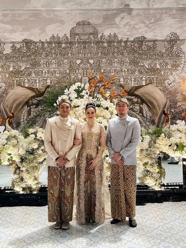 6 Potret Pertunangan Chelsea Islan dan Rob Clinton, Digelar Tertutup Hanya Dihadiri Keluarga