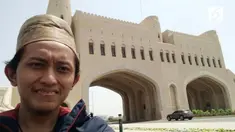 Kedatangan Gus Khamim sebagai haji backpacker sudah ditunggu oleh teman dan kerabatnya.