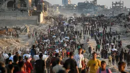 Truk-truk bantuan kemanusiaan dilaporkan masuk ke Jalur Gaza utara melalui penyeberangan perbatasan Zikim yang dikuasai Israel. (BASHAR TALEB/AFP)