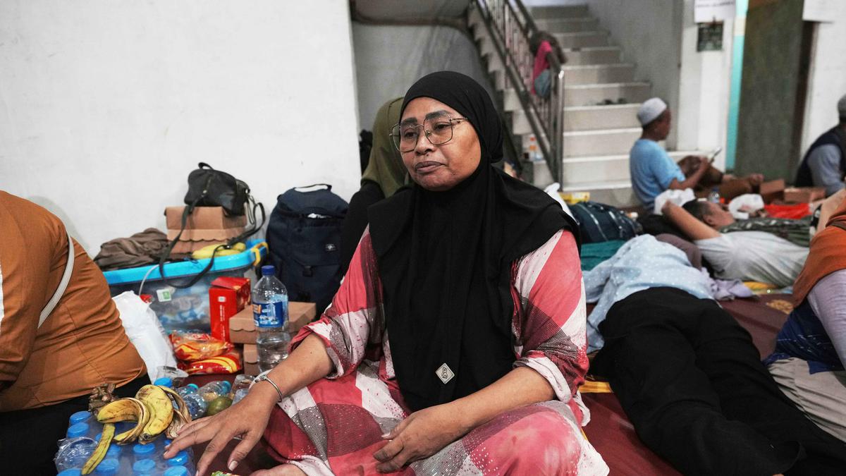 Mengetuk Tuhan di Antara Reruntuhan: Upaya Terakhir Orang Tua Korban Ponpes Ambruk di Sidoarjo