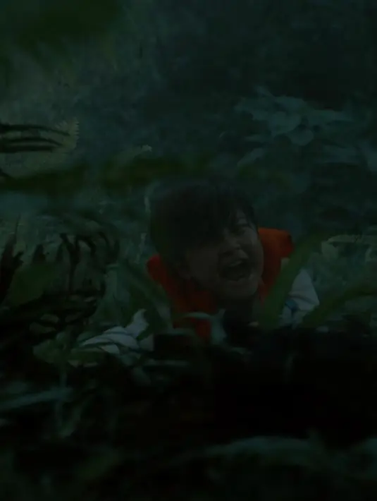 Aroma sukses Jailangkung: Sandekala tercium sejak hari pertama penayangan. Kamis (22/9/2022) malam, film ini menyerap 103 ribu penonton. Prestasi pada hari pertama penayangan membuat sejumlah pemerhati film meyakini Titi Kamal dan kawan-kawan mampu mengantar Jailangkung: Sandekala sebagai film Indonesia ke-11 yang meraih sejuta penonton lebih. (Foto: Dok. Sky Media, CJ ENM)