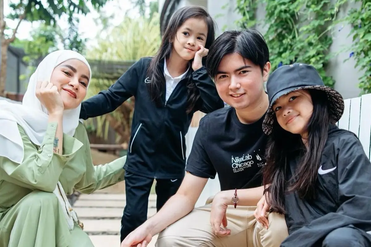 Olla Ramlan dan Anak