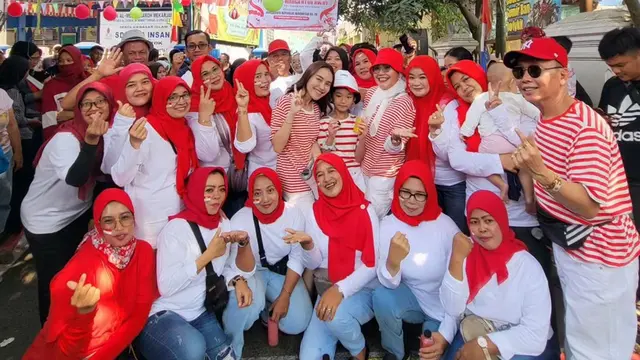 Potret Ayu Ting Ting dan Keluarga Ikut Lomba 17 Agustus dengan Warga Ini Seru Banget