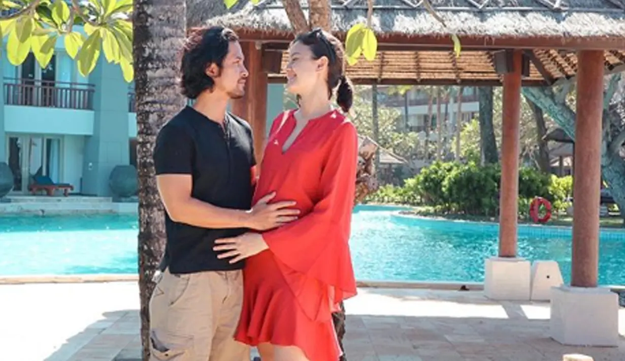 Diusianya yang baru menginjak tiga bulan ini, Kimberly mengaku bahwa dirinya telah mengurangi kegiatan pekerjaaannya sebagai seorang publik figur. (Liputan6.com/IG/kimbrlyryder)