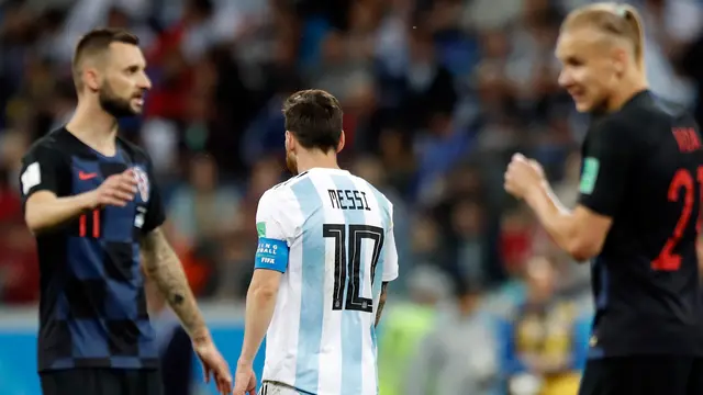 Lionel Messi Tertunduk Lesu